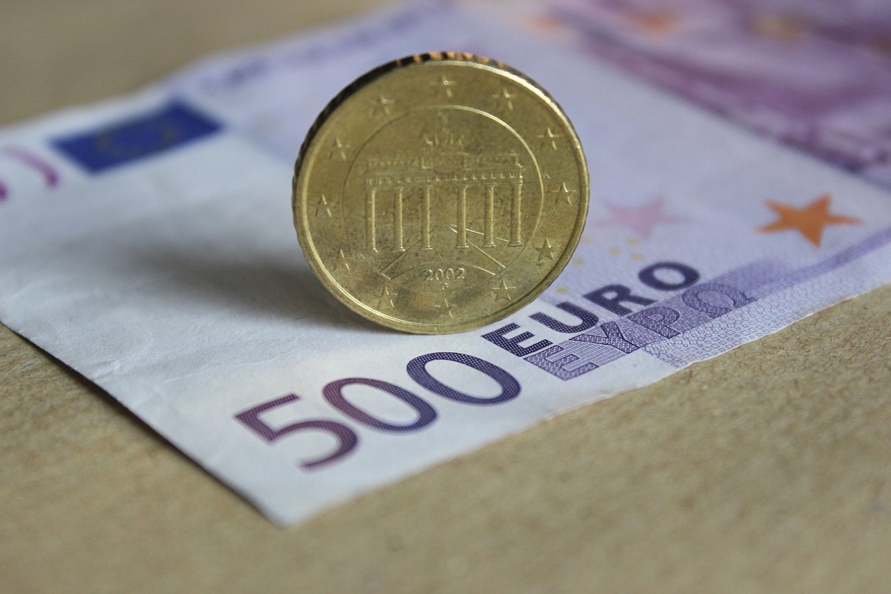 Euro currency, money & banking