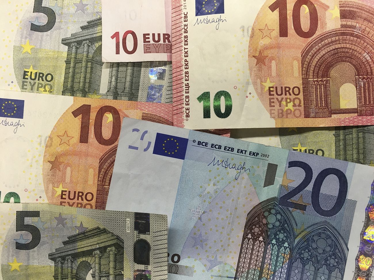 Euro banknotes, money & banking